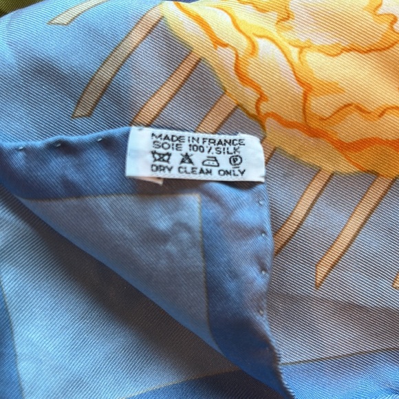 100% Authentic Hermes “Les Pivoines” Silk Scarf - Picture 4 of 4